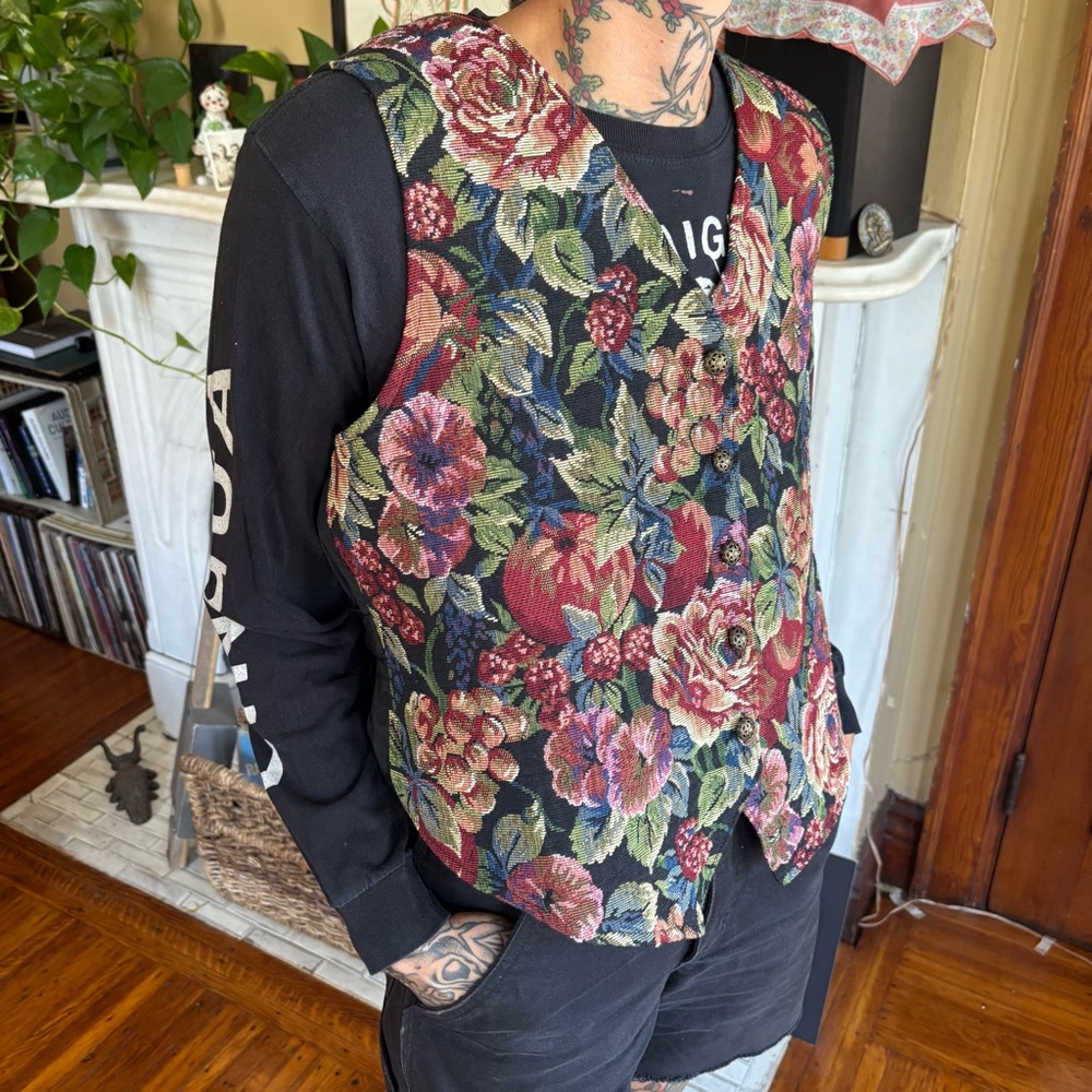 💀 SOLD 💀 Vintage 90s Black Floral Tapestry Vest 5 Button Bobbie Brooks ~ Size S - Picture 3 of 9